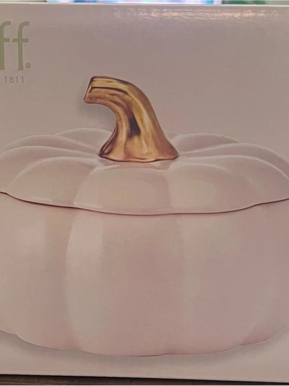 Pfaltzgraff White Ceramic Pumpkin Casserole Dish with Gold Stem